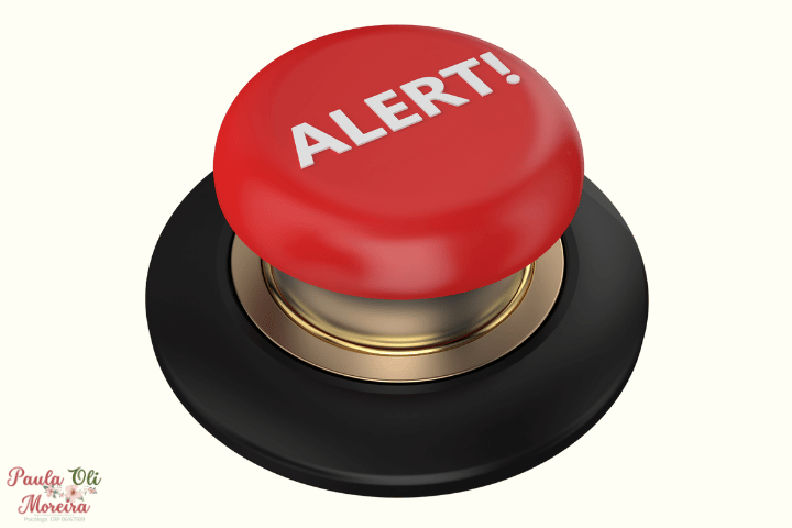 botão de emergência escrito alerta em inglês, está imagem representa o que porvoca a ansiedade e o cansaço e o estresse do dia a dia