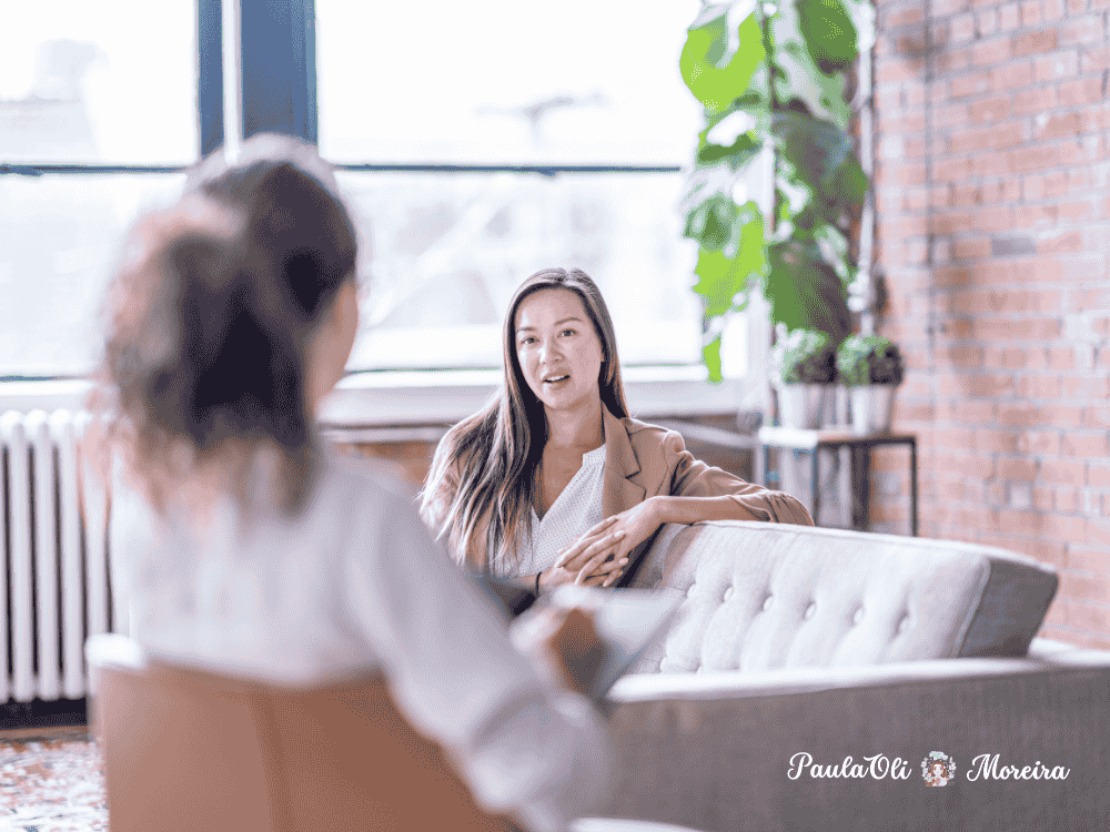 Uma mulher asíatica em uma sessão de terapia individual-a fim de melhorar sua saúde mental-imagem:Canva-O poder da terapia