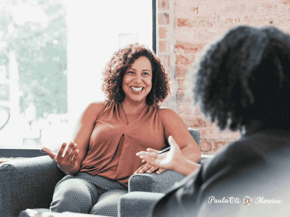 Duas mulheres afrodencendentes em uma sessão de terapia individual em um consúltorio-Imagem:Canva-O poder da terapia